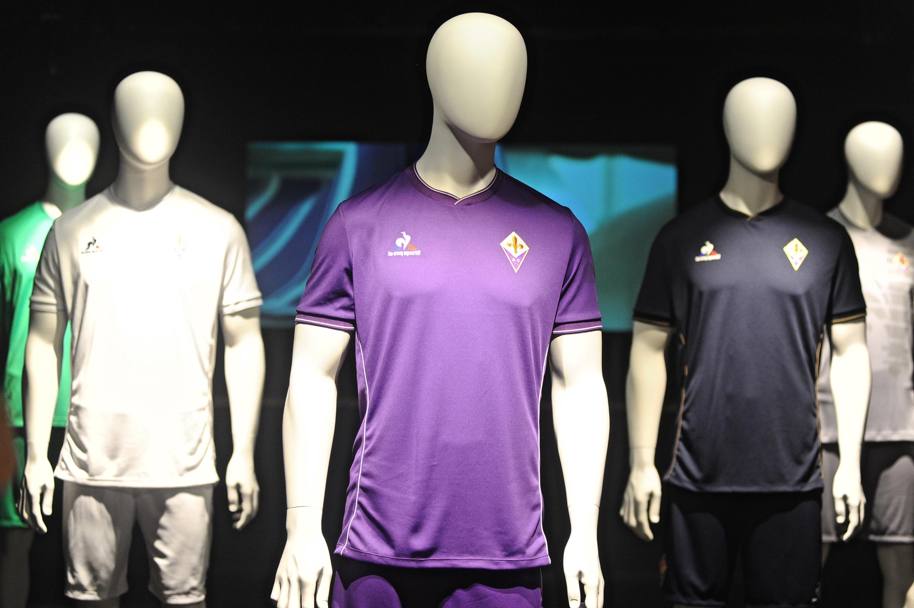 Le nuove maglie della Fiorentina 2015-16. Ansa